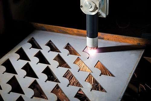 Cắt laser trên các vật liệu khác nhau bằng máy laser CNC